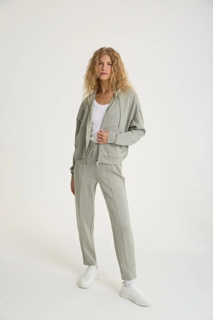 טופ מודל עם רוכסן