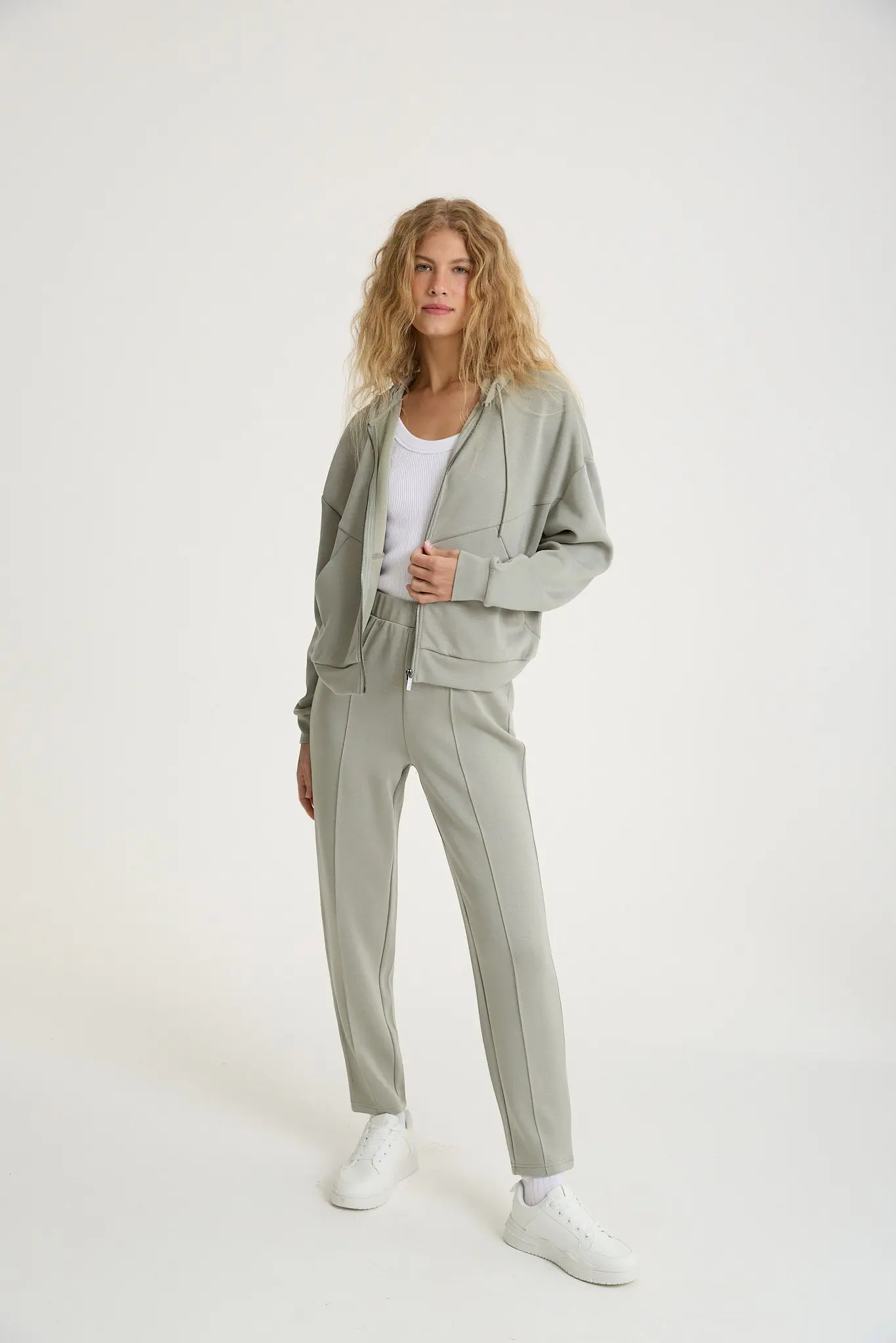 טופ מודל עם רוכסן טופ מודל עם רוכסן