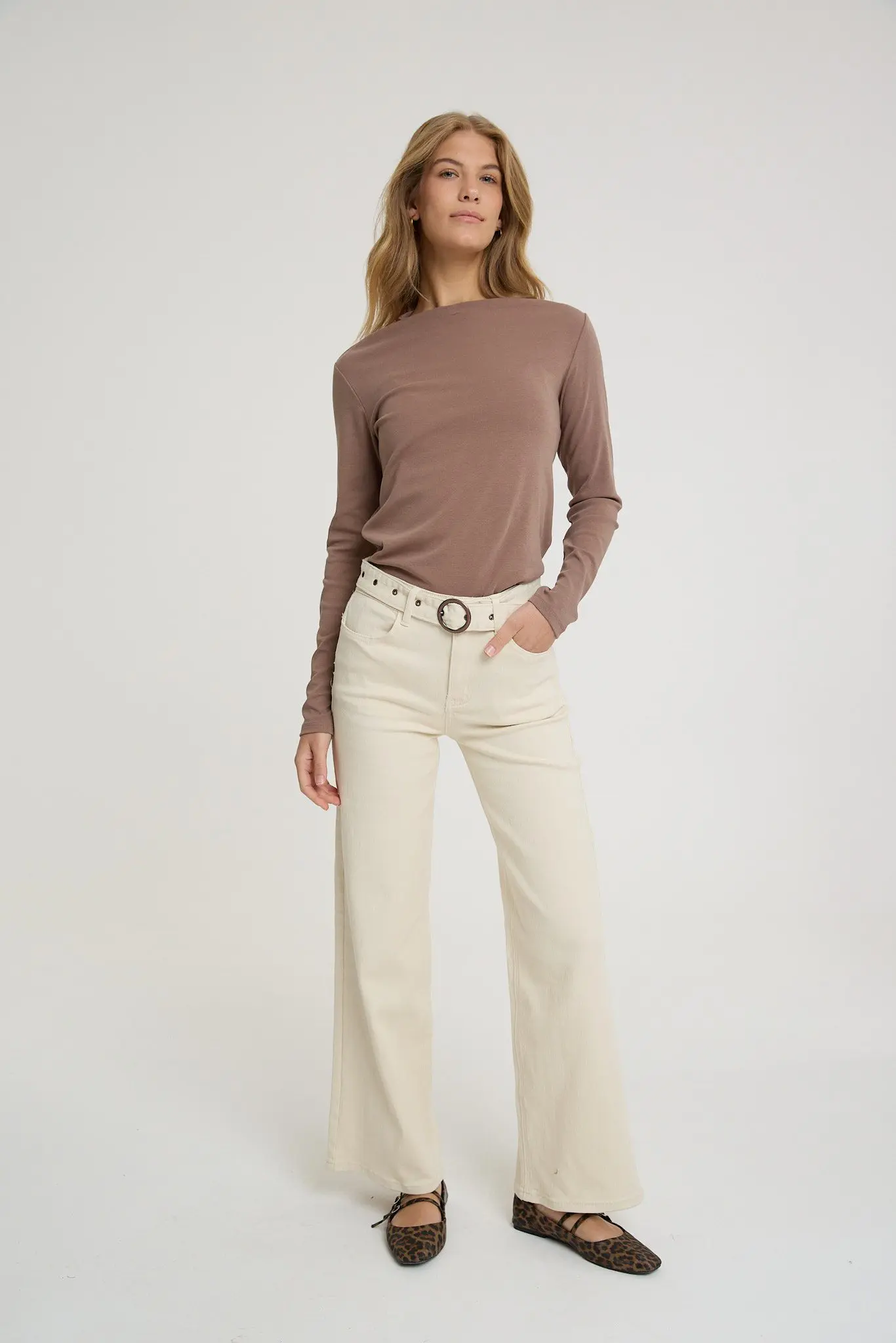 ח. ריב צווארון גבוה ח. ריב צווארון גבוה