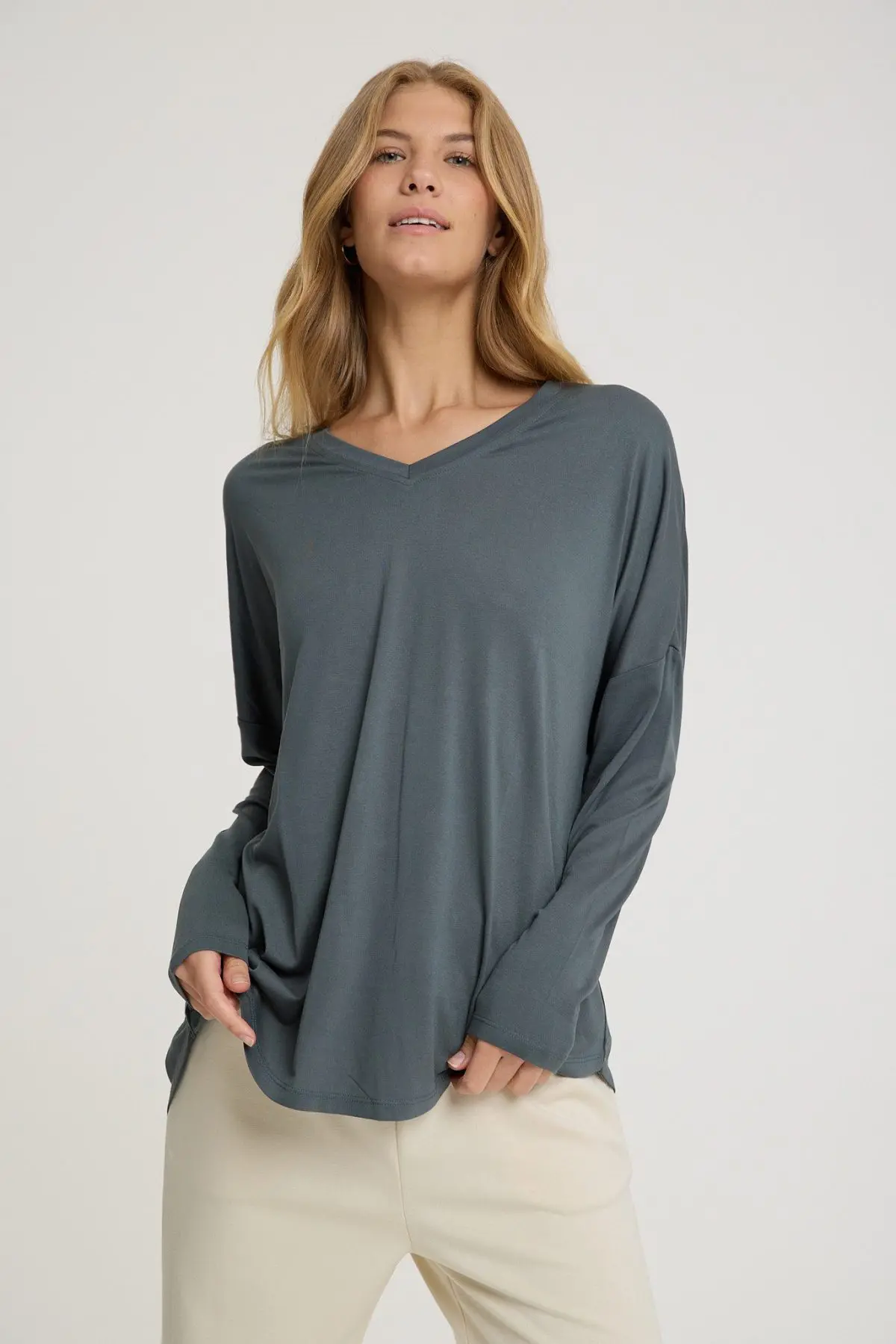 ⁦V טוניקה צווארון⁩ – תמונה ⁦4⁩