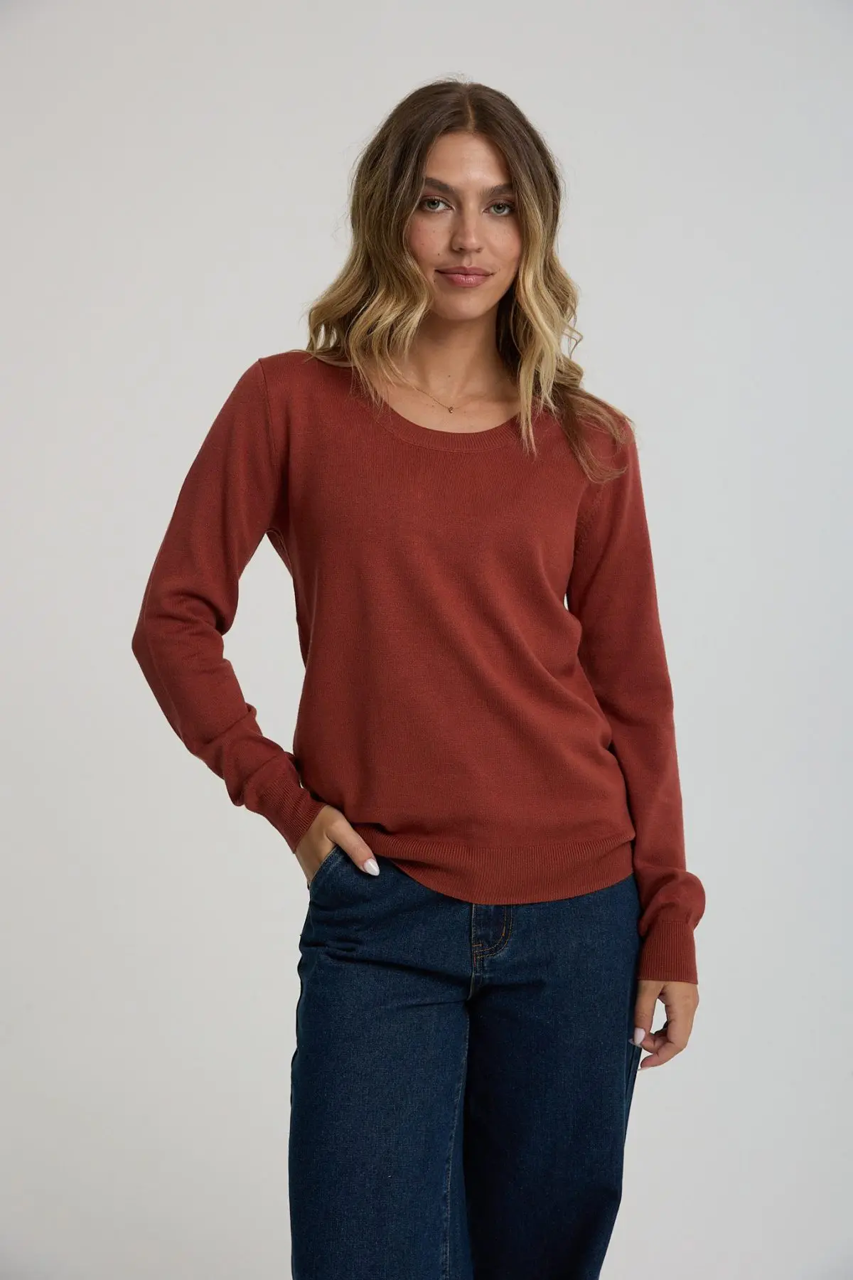 ⁦סריג צווארון עגול בייסיק⁩ – תמונה ⁦4⁩