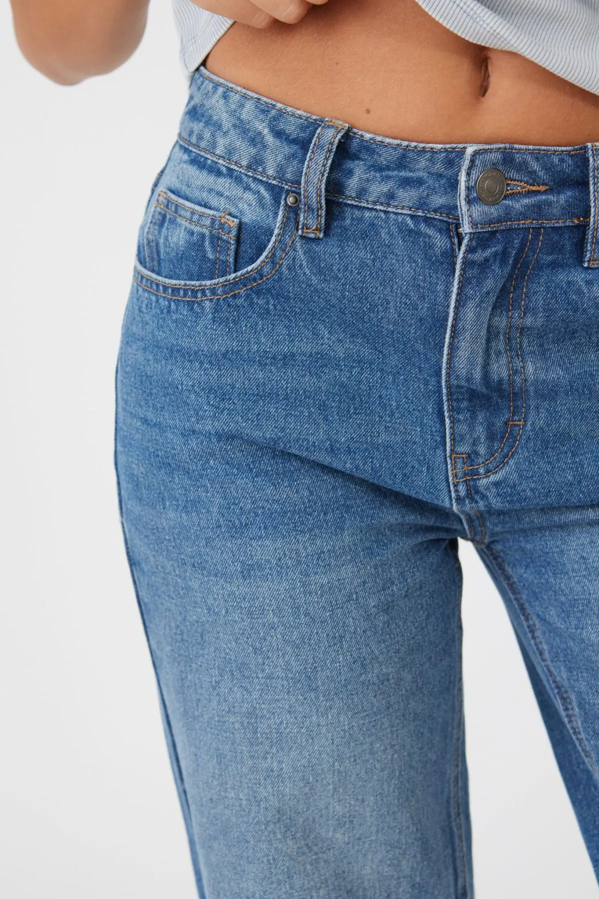 ⁦ג'ינס בגזרת בלון⁩ – תמונה ⁦3⁩