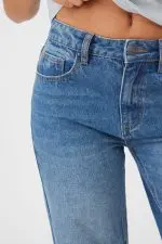 ⁦ג'ינס בגזרת בלון⁩ – תמונה ⁦3⁩