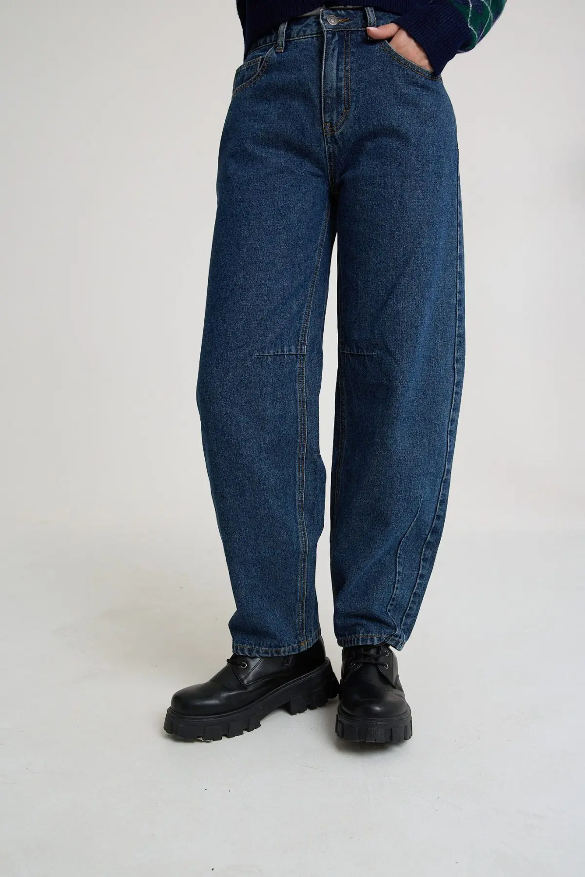 ⁦ג'ינס בגזרת בלון⁩ – תמונה ⁦7⁩