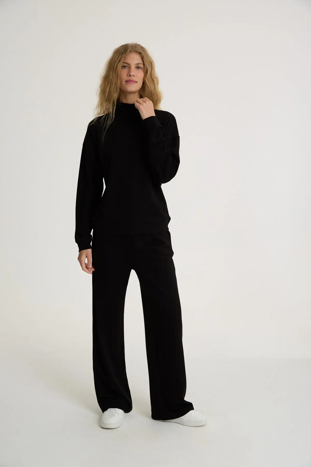 ⁦צווארון Oversize טופ⁩ – תמונה ⁦4⁩