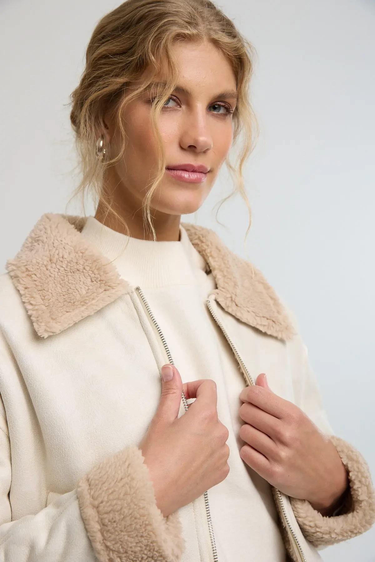 ⁦מעיל PU עם פרווה⁩ – תמונה ⁦5⁩