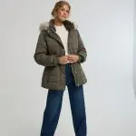 מעיל עם כובע פרווה