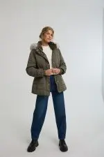 מעיל עם כובע פרווה