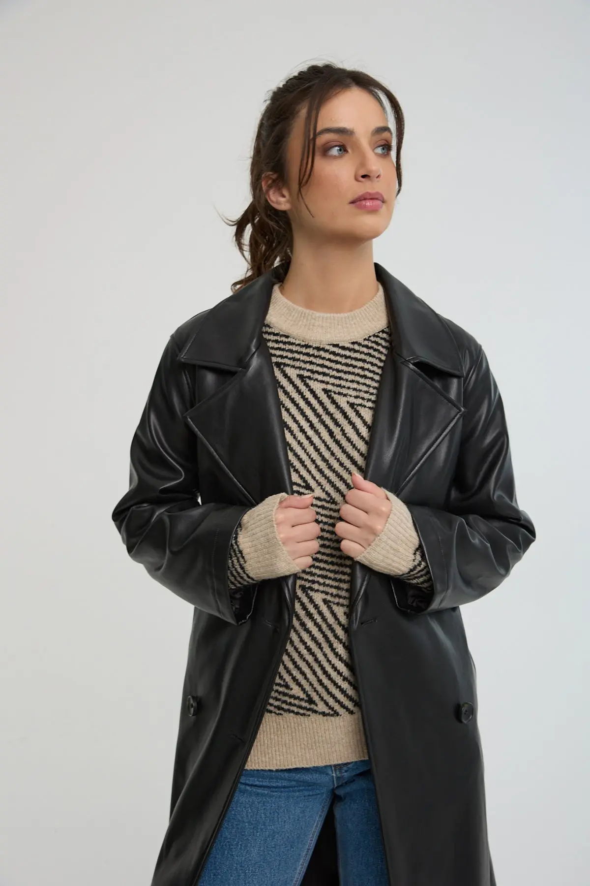 ⁦מעיל דמוי עור⁩ – תמונה ⁦2⁩