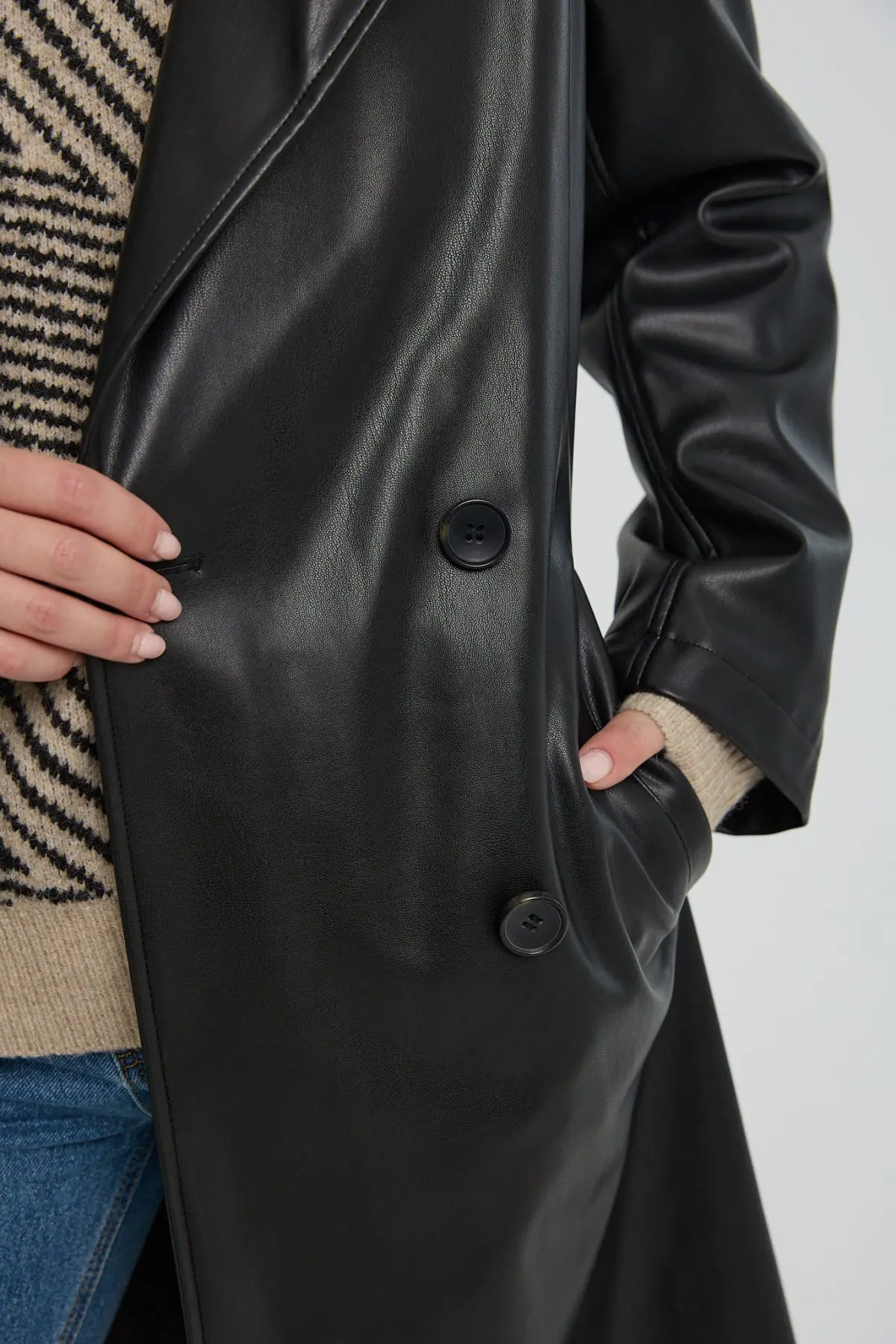 ⁦מעיל דמוי עור⁩ – תמונה ⁦3⁩