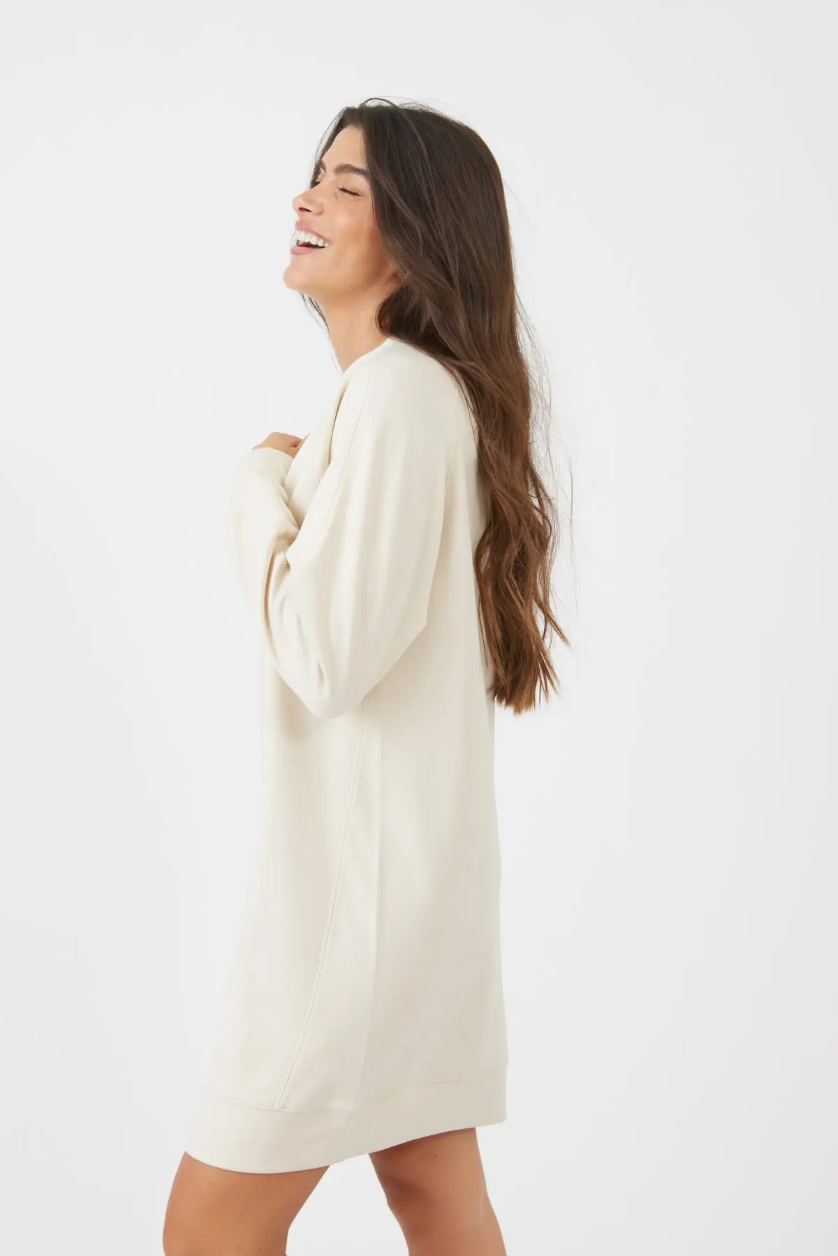 ⁦שמלת מיני OVERSIZE⁩ – תמונה ⁦2⁩