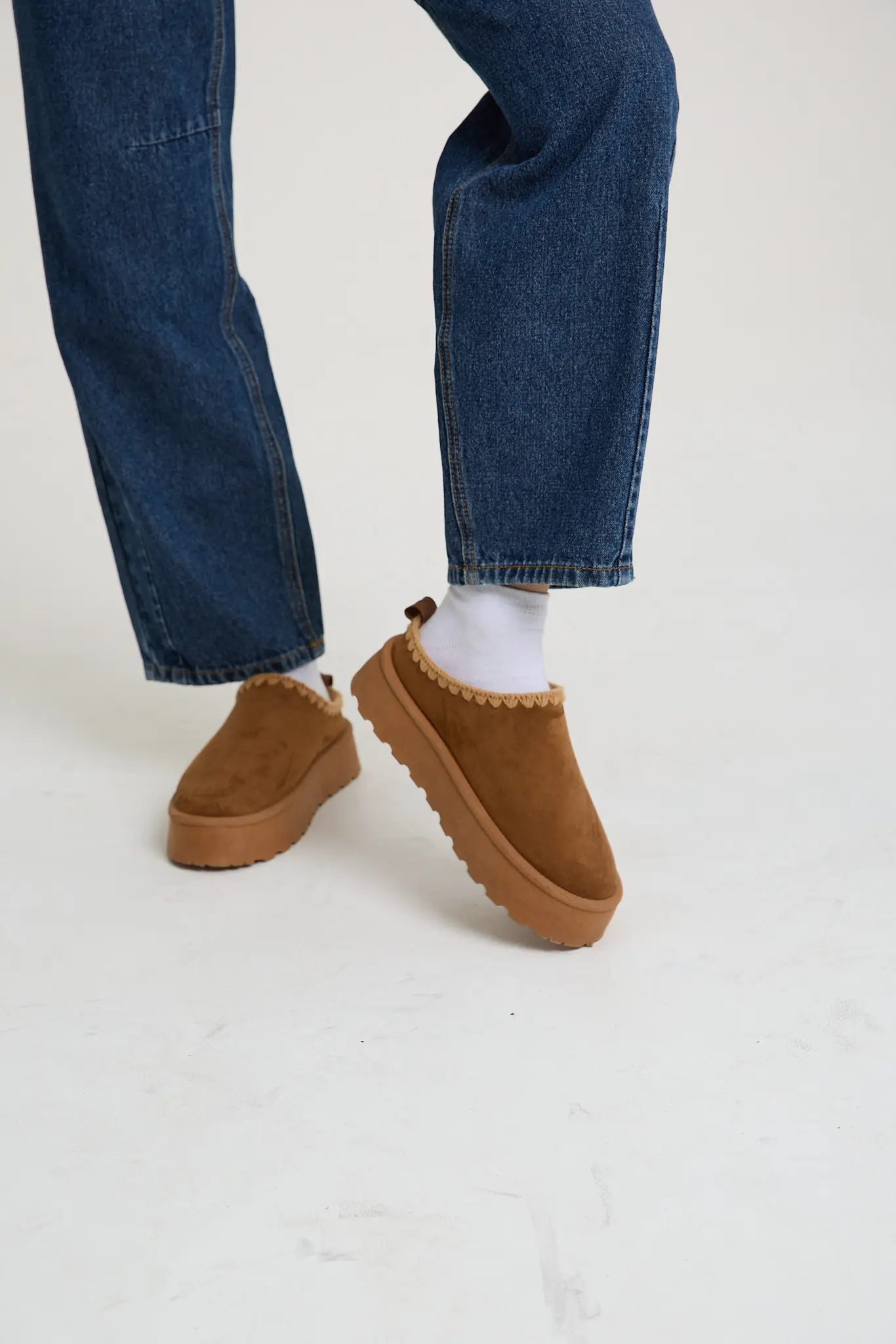 כפכף סוויד עם רקמה נשים כפכף סוויד עם רקמה נשים