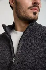 ⁦סריג עם חצי רוכסן⁩ – תמונה ⁦4⁩