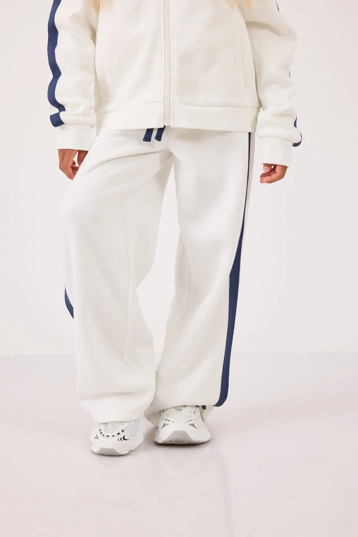 ⁦מכנס פוטר רחב - חלק מסט⁩ – תמונה ⁦2⁩