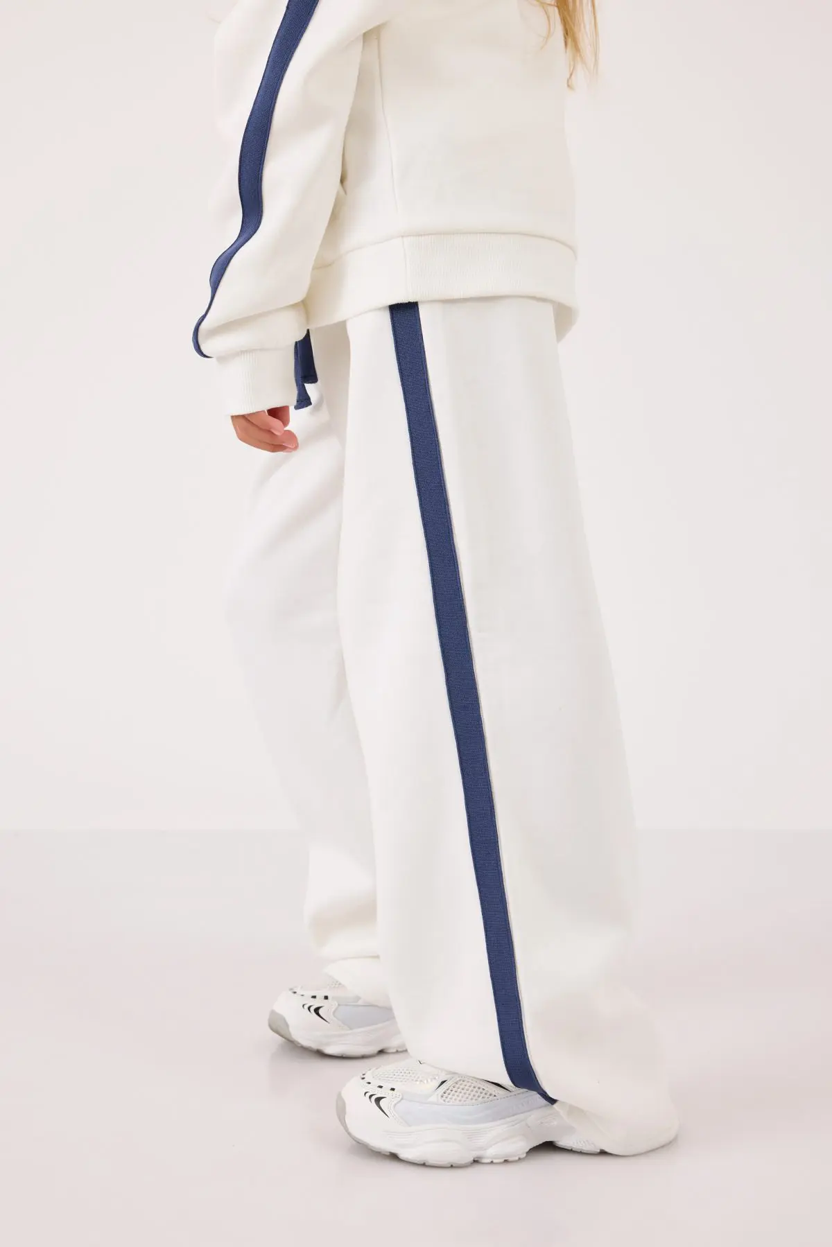 ⁦מכנס פוטר רחב - חלק מסט⁩ – תמונה ⁦3⁩