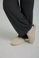 ⁦נעלי בית פרווה נשים⁩ – תמונה ⁦2⁩