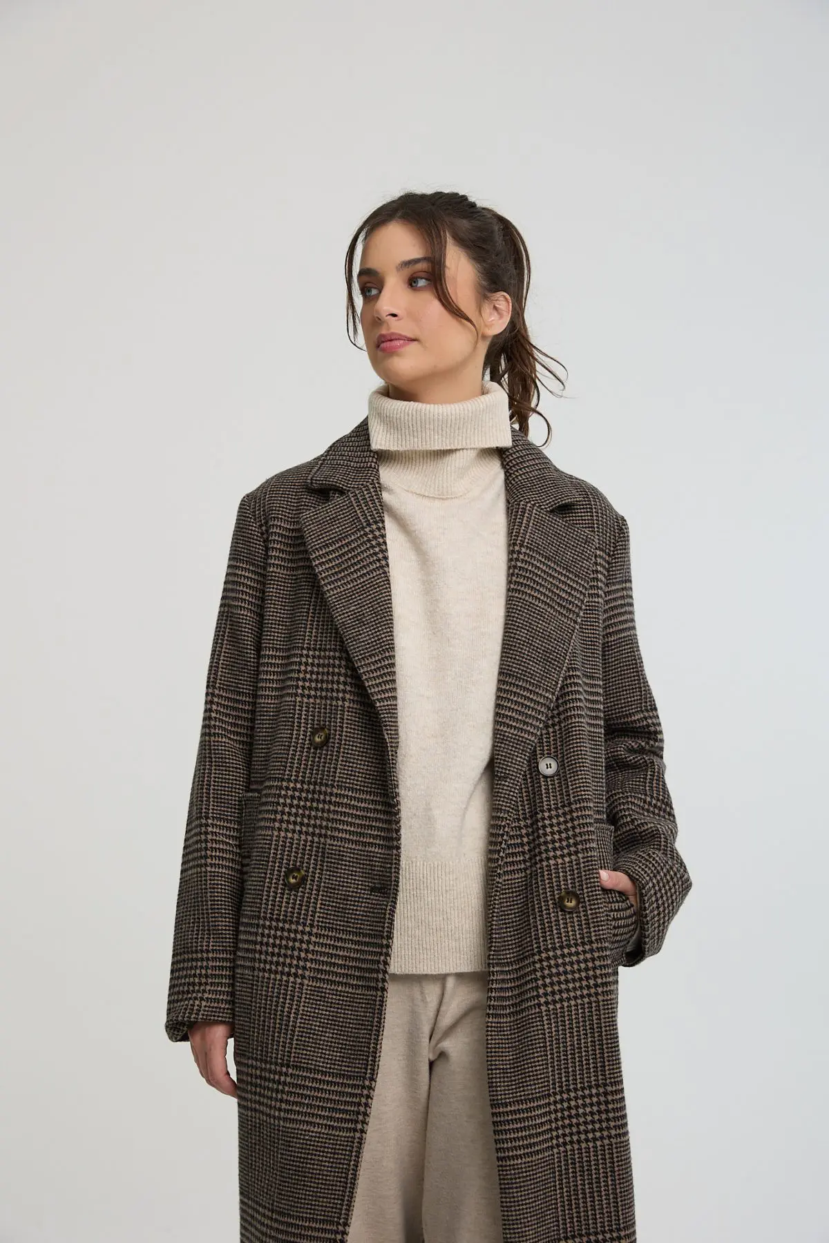 ⁦מעיל ארוך משובץ⁩ – תמונה ⁦2⁩