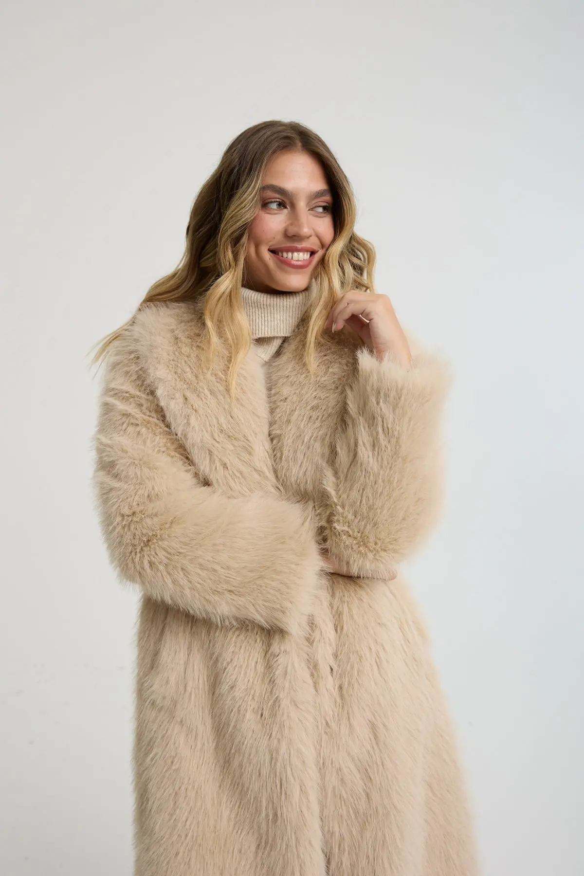 ⁦מעיל פרווה ארוך⁩ – תמונה ⁦3⁩