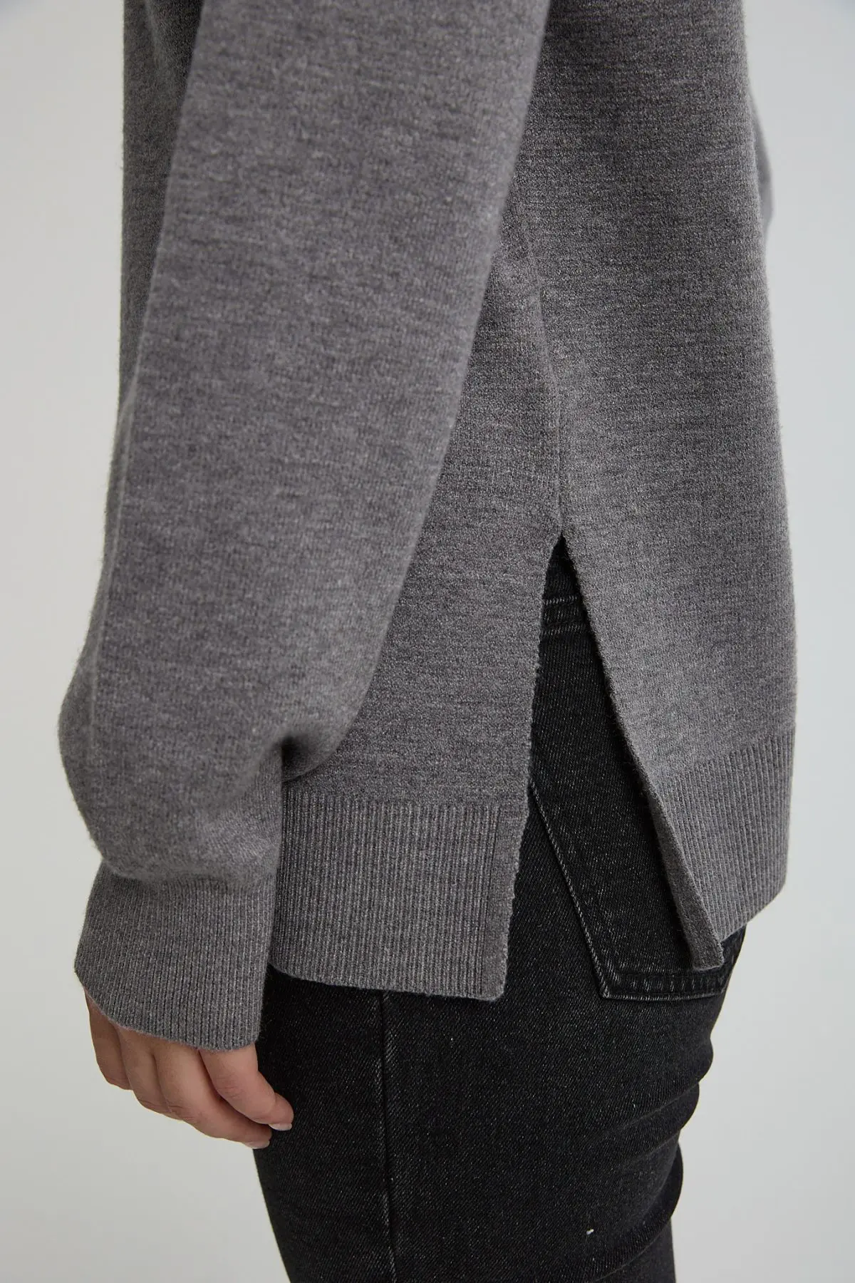 ⁦סריג גולף עם פתחים⁩ – תמונה ⁦4⁩