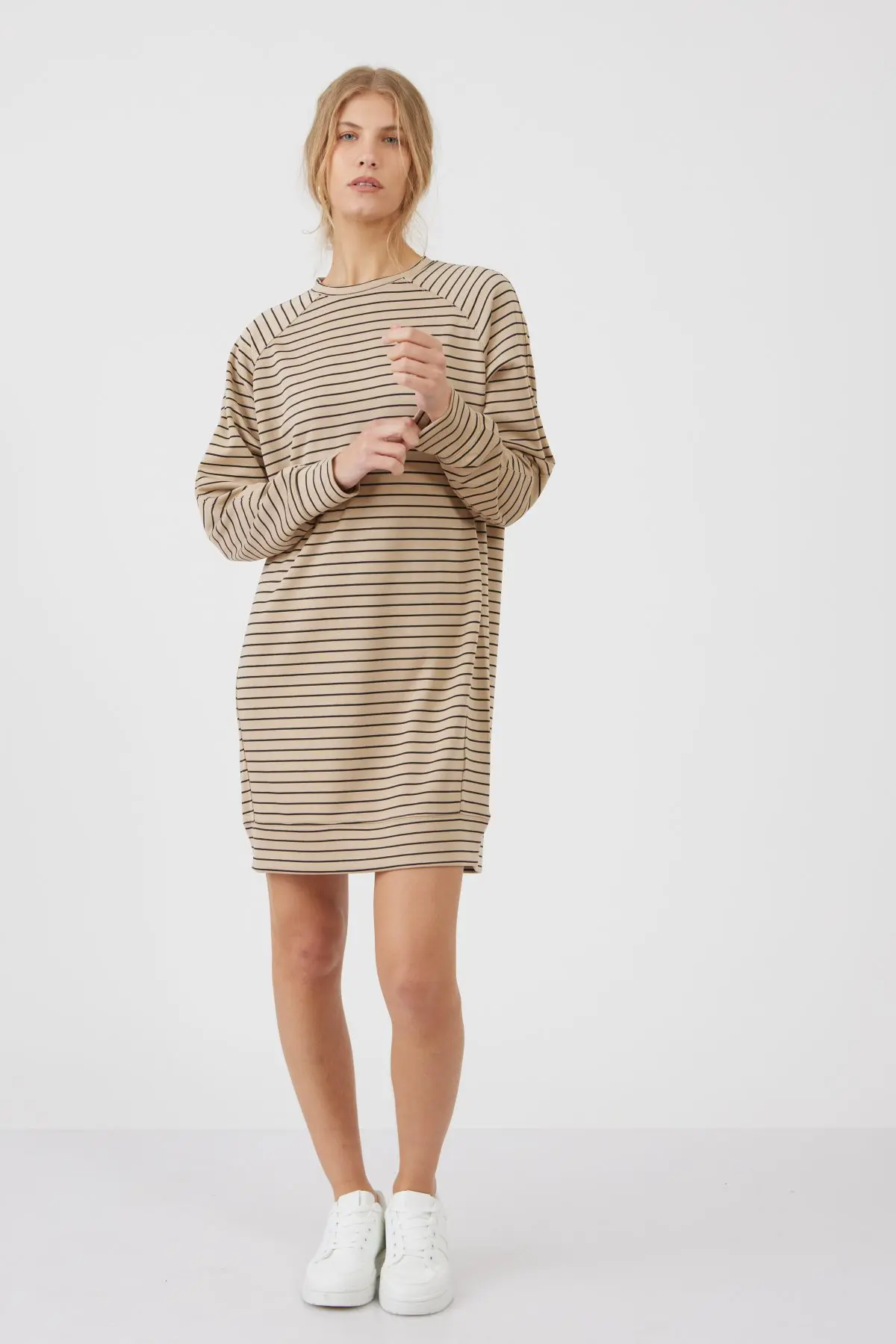 ⁦שמלת מיני OverSize⁩ – תמונה ⁦3⁩