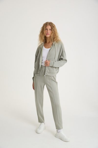 טופ מודל עם רוכסן