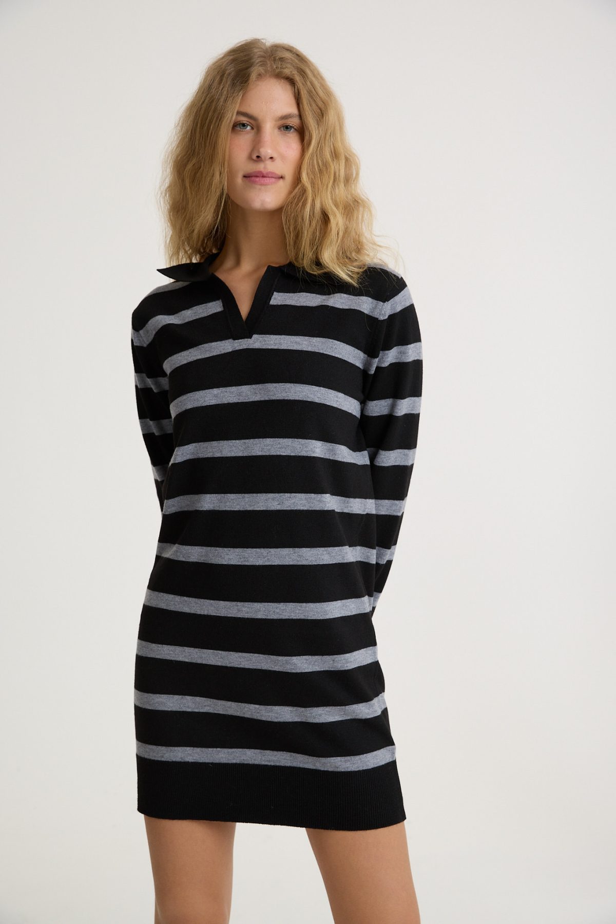 ⁦שמלת סריג פולו⁩ – תמונה ⁦4⁩