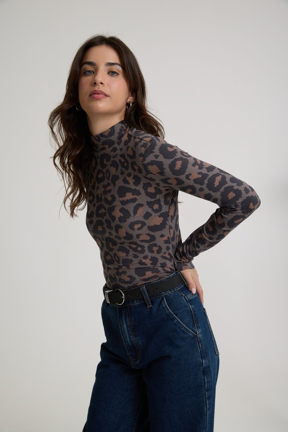 ⁦ח. מודפסת צווארון גולף⁩ – תמונה ⁦2⁩