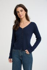 ⁦סריג עם כפתורים⁩ – תמונה ⁦3⁩