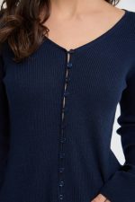 ⁦סריג עם כפתורים⁩ – תמונה ⁦4⁩