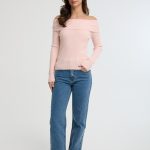 סריג עם כתפיים חשופות