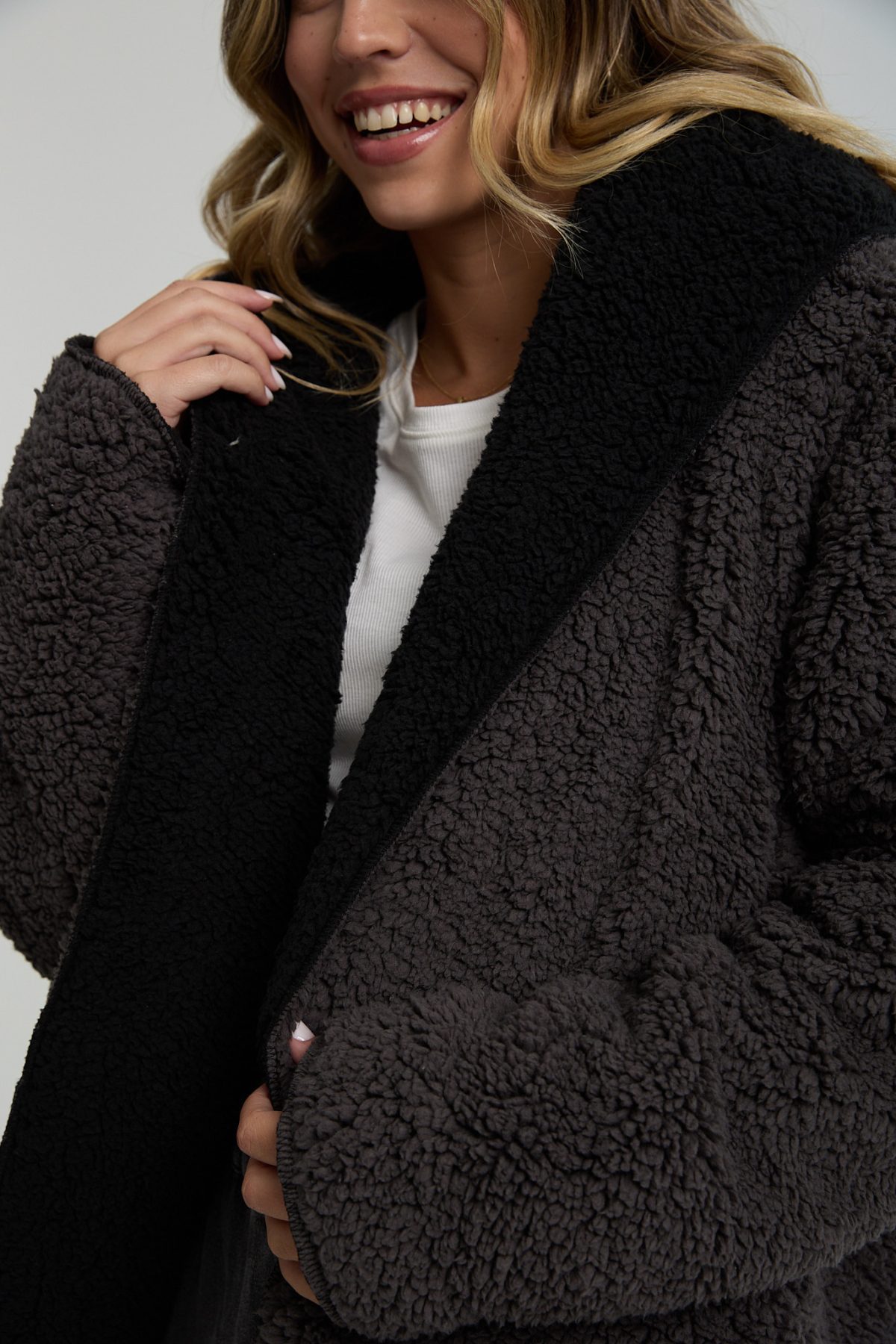 ⁦קרדיגן פרווה⁩ – תמונה ⁦2⁩