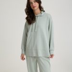 טופ מודל עם כובע