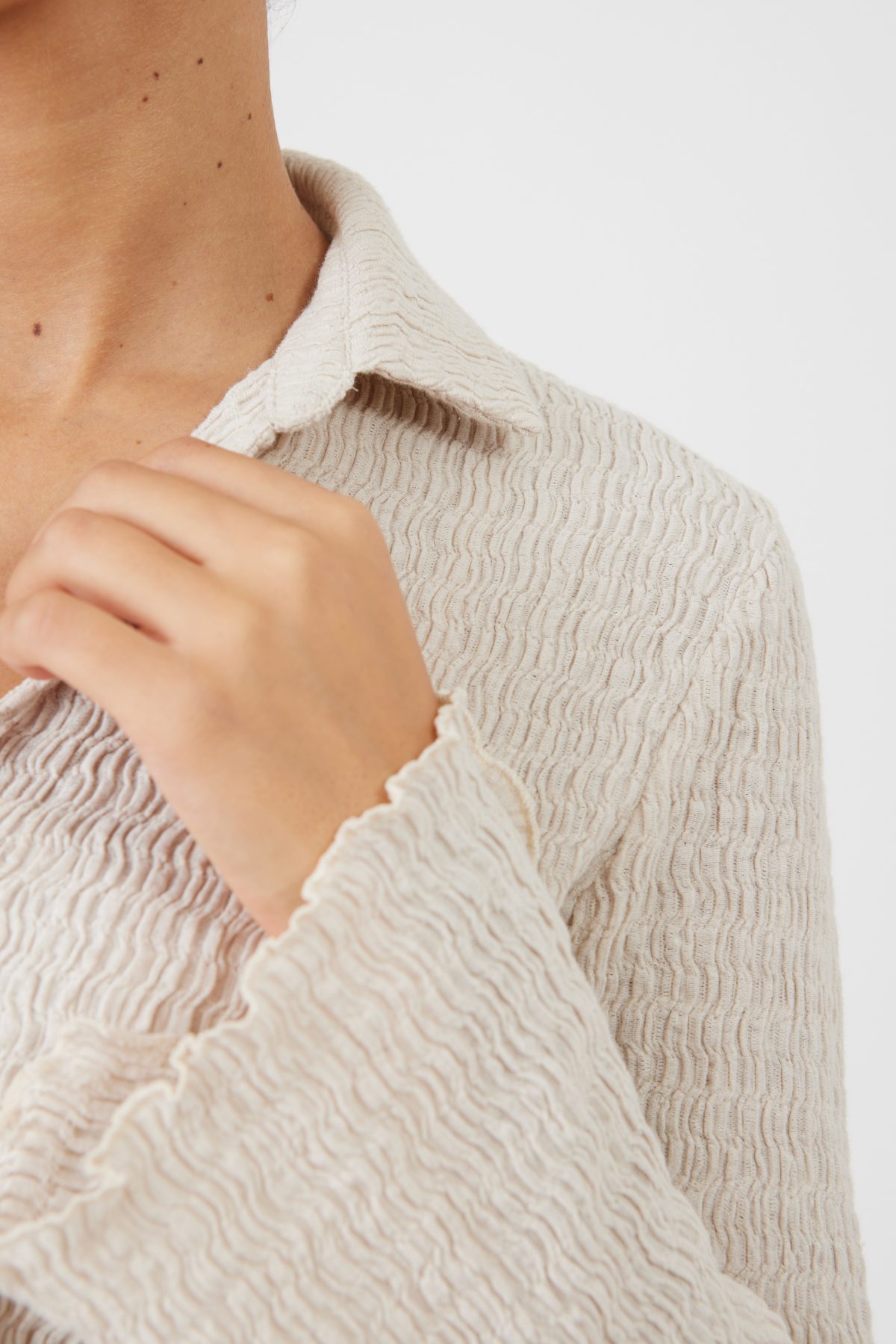 ⁦חולצה ארוכה סרוגה מכופתרת⁩ – תמונה ⁦8⁩