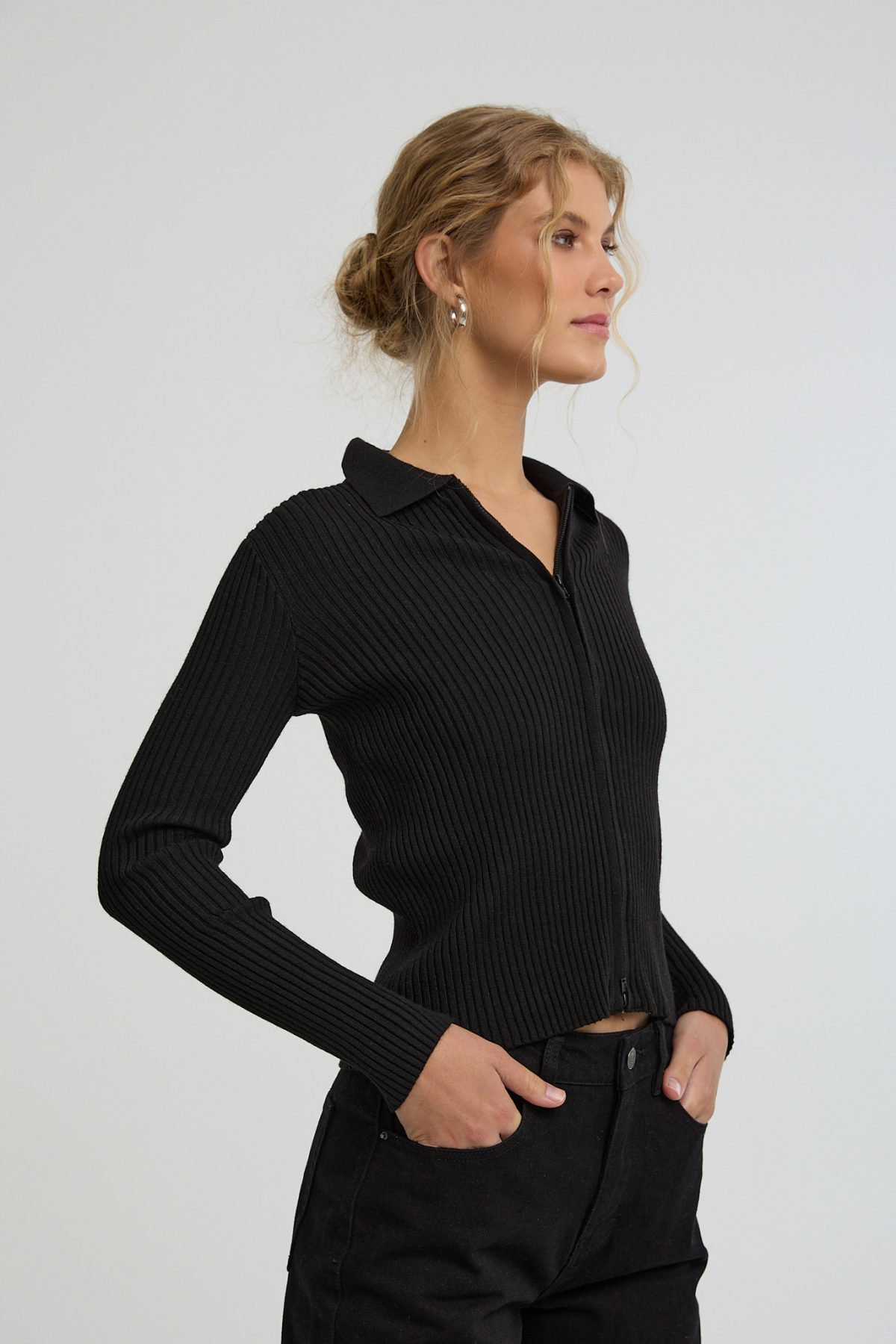 ⁦קרדיגן סריג עם רוכסן⁩ – תמונה ⁦2⁩