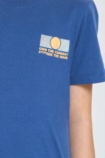 ⁦חולצה עם הדפס⁩ – תמונה ⁦4⁩