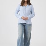 ח. פסים מכופתרת