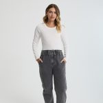 ג'ינס עם גומי