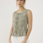 גופייה עם קשירות