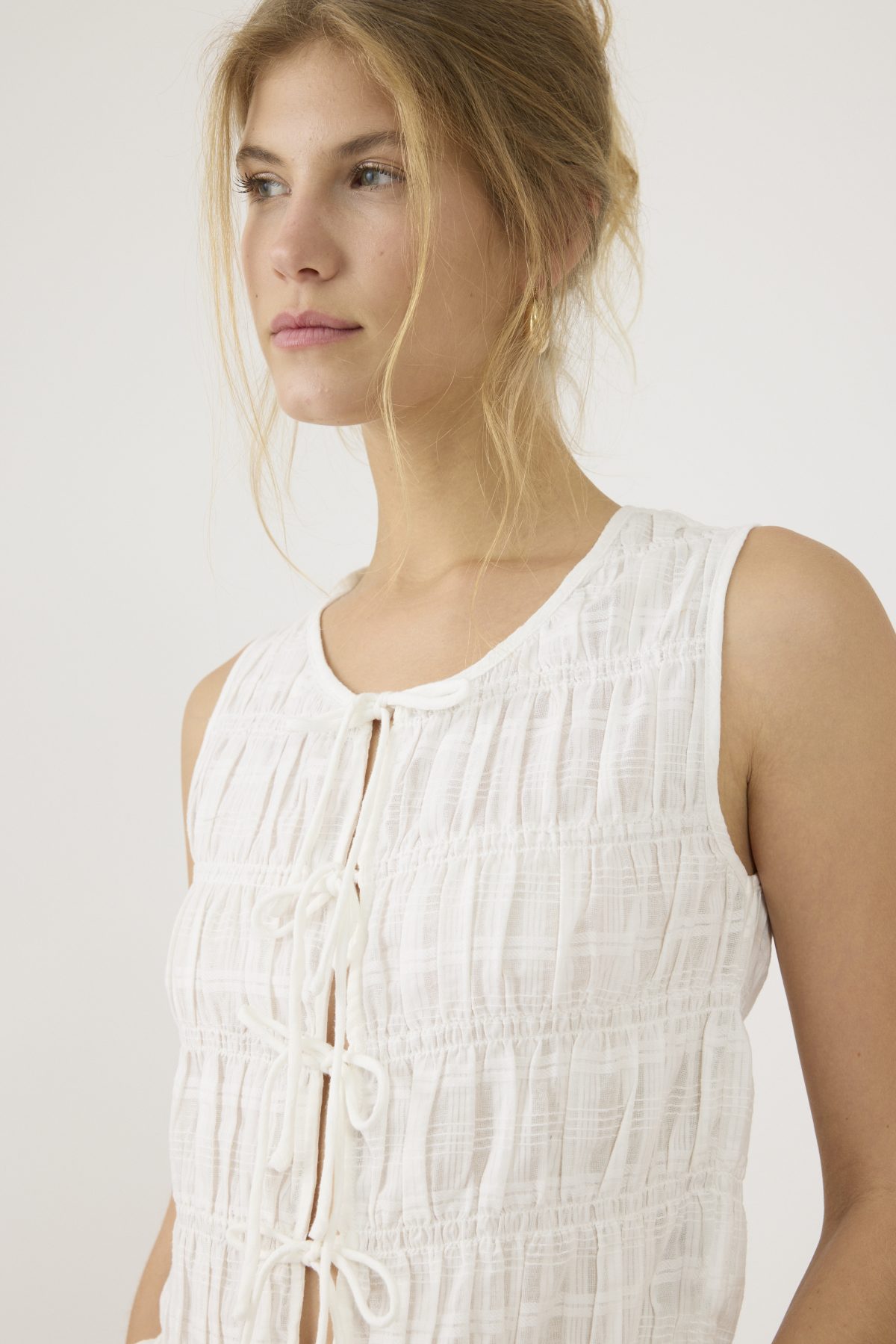 ⁦גופייה עם קשירות⁩ – תמונה ⁦5⁩