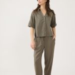 ח. קצרה מכופתרת Holiday