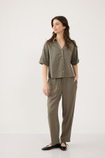 ח. קצרה מכופתרת Holiday