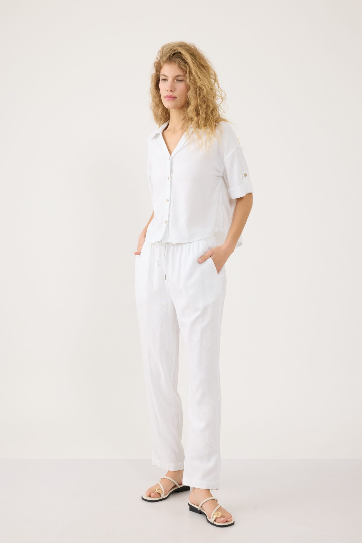 ⁦ח. קצרה מכופתרת Holiday⁩ – תמונה ⁦2⁩