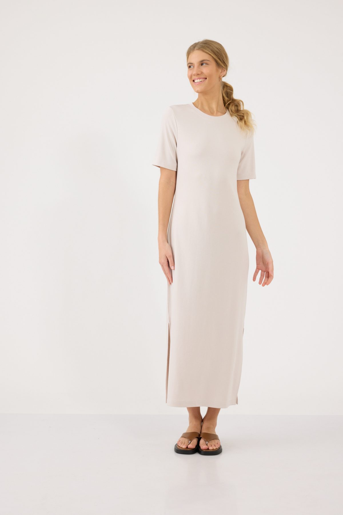 ⁦שמלת מקסי בייסיק⁩ – תמונה ⁦5⁩