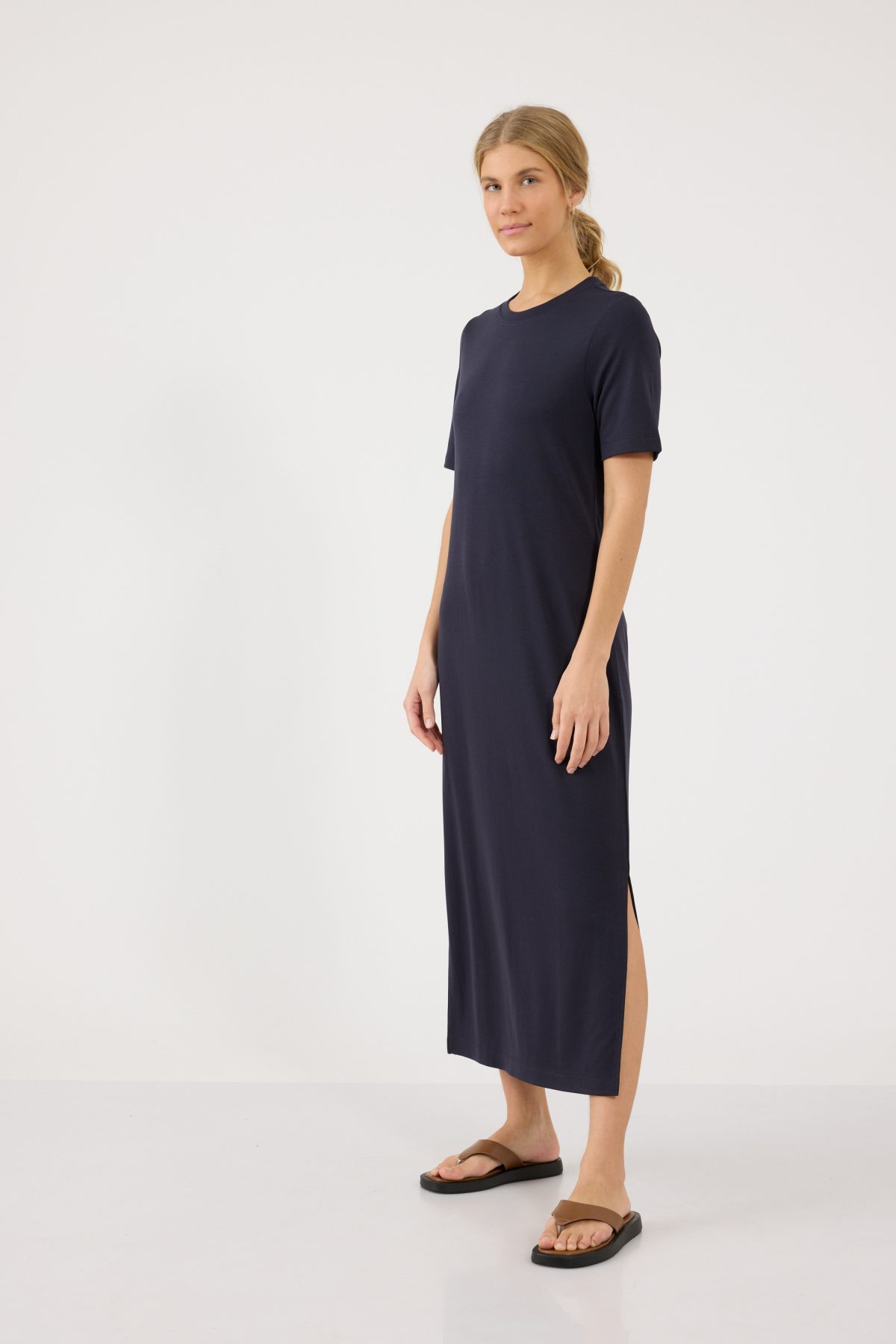 ⁦שמלת מקסי בייסיק⁩ – תמונה ⁦2⁩