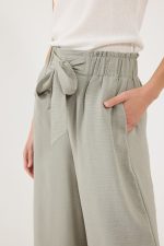 מכנסיים רחבים