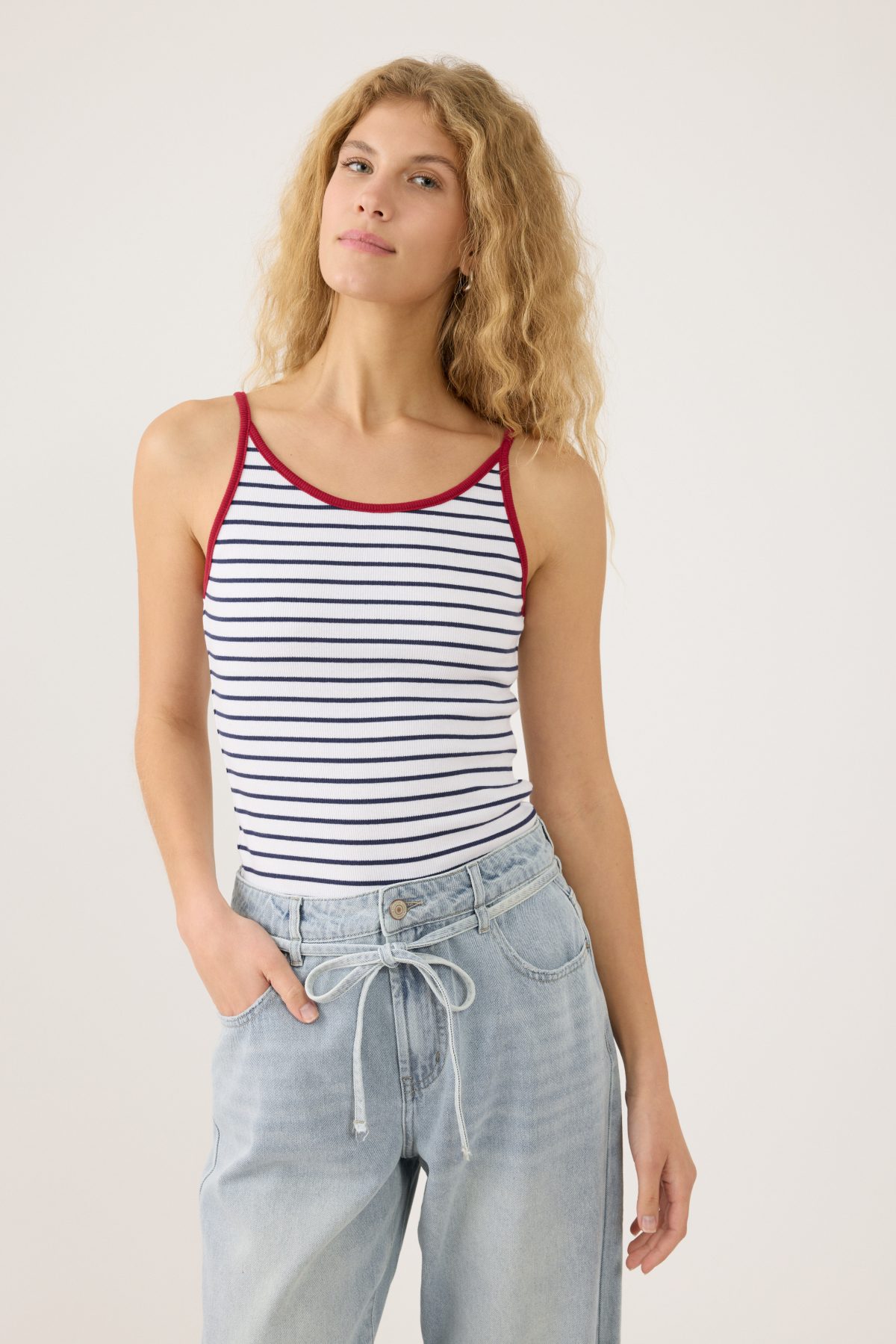 ⁦ג'ינס רחב⁩ – תמונה ⁦2⁩