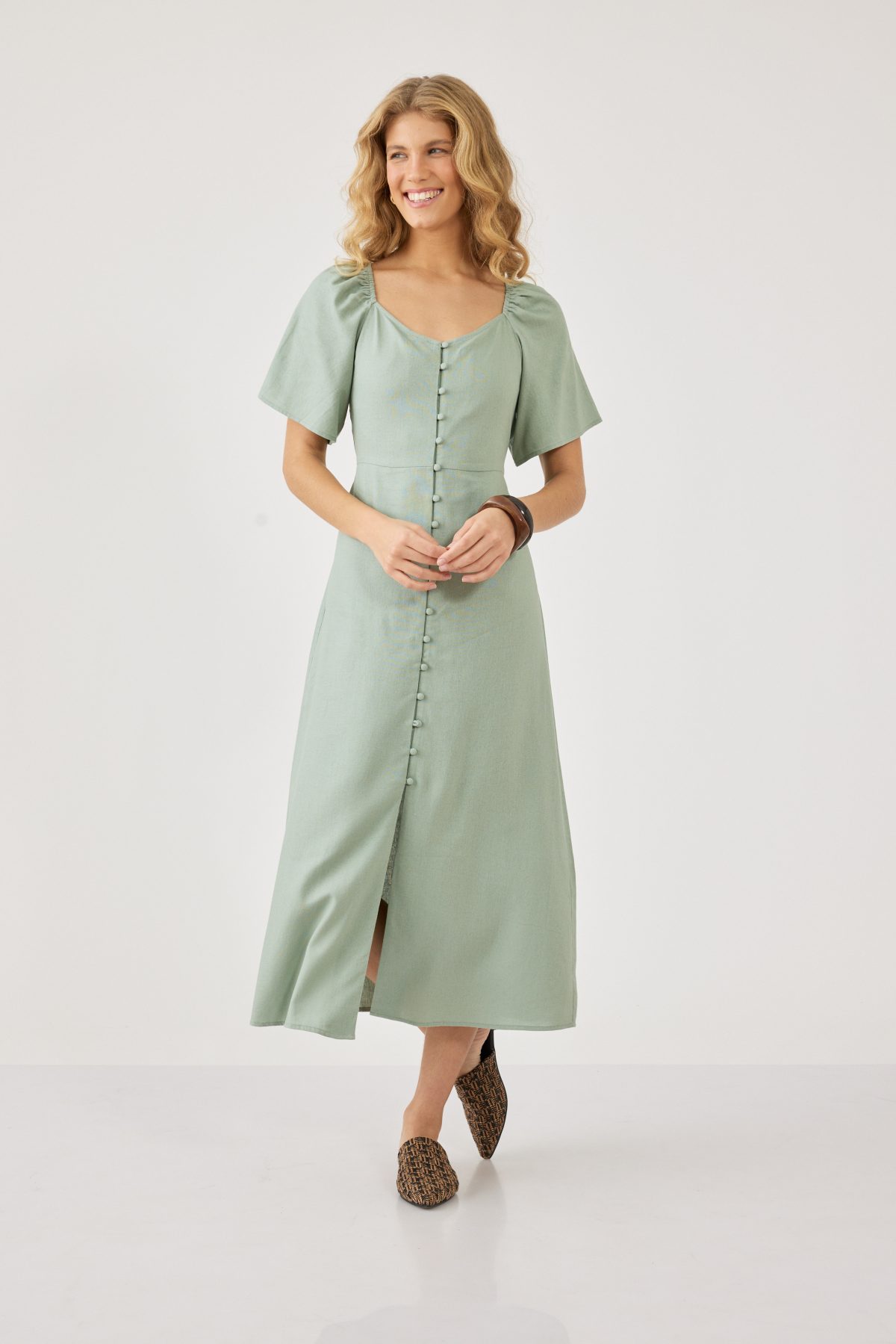 ⁦שמלה עם כפתרה⁩ – תמונה ⁦2⁩