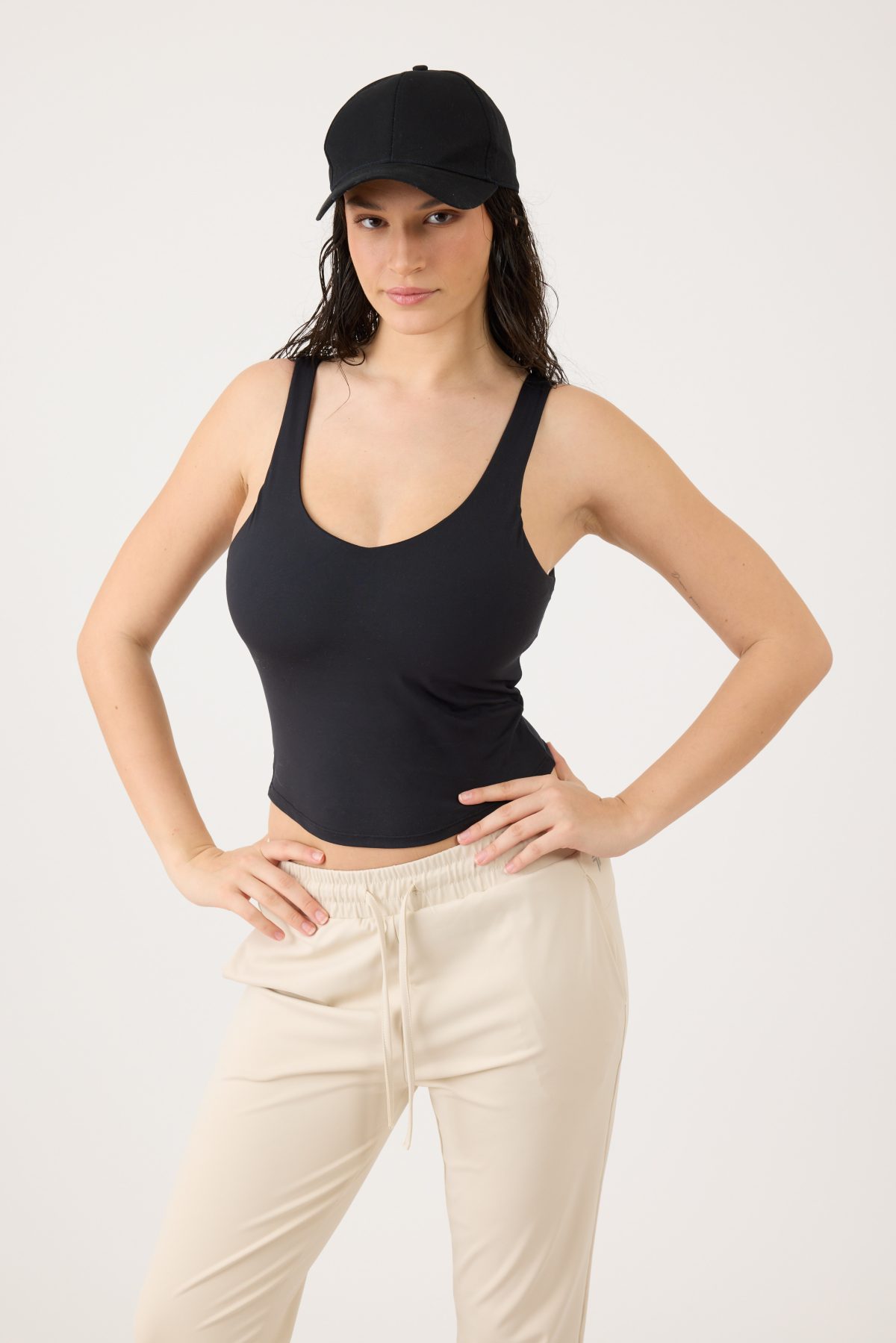 ⁦גופיית אקטיב עם בטנה⁩ – תמונה ⁦2⁩