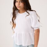 חולצה עם תחרה