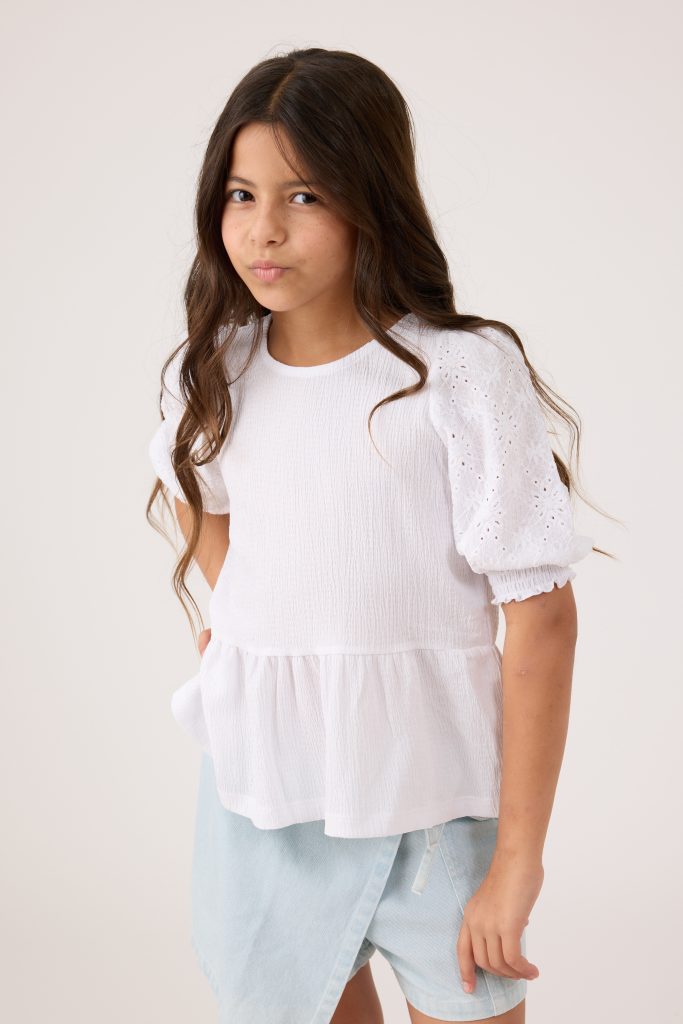 חולצה עם תחרה